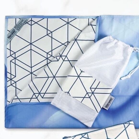 Norwex Beach Towel Blue & White limited edition NWT - Picture 2 of 5